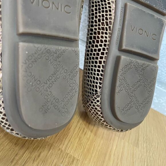 Vionic Larrun Loafer Womens Size 6 Gold Bronze Metallic Snake Slip On Shoe Comfo - Picture 11 of 12